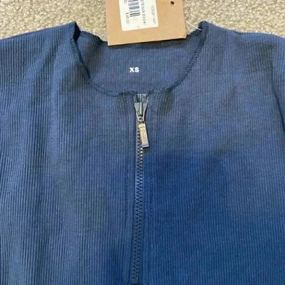 Point Colorblock Zipper Top - Picture 3 of 5